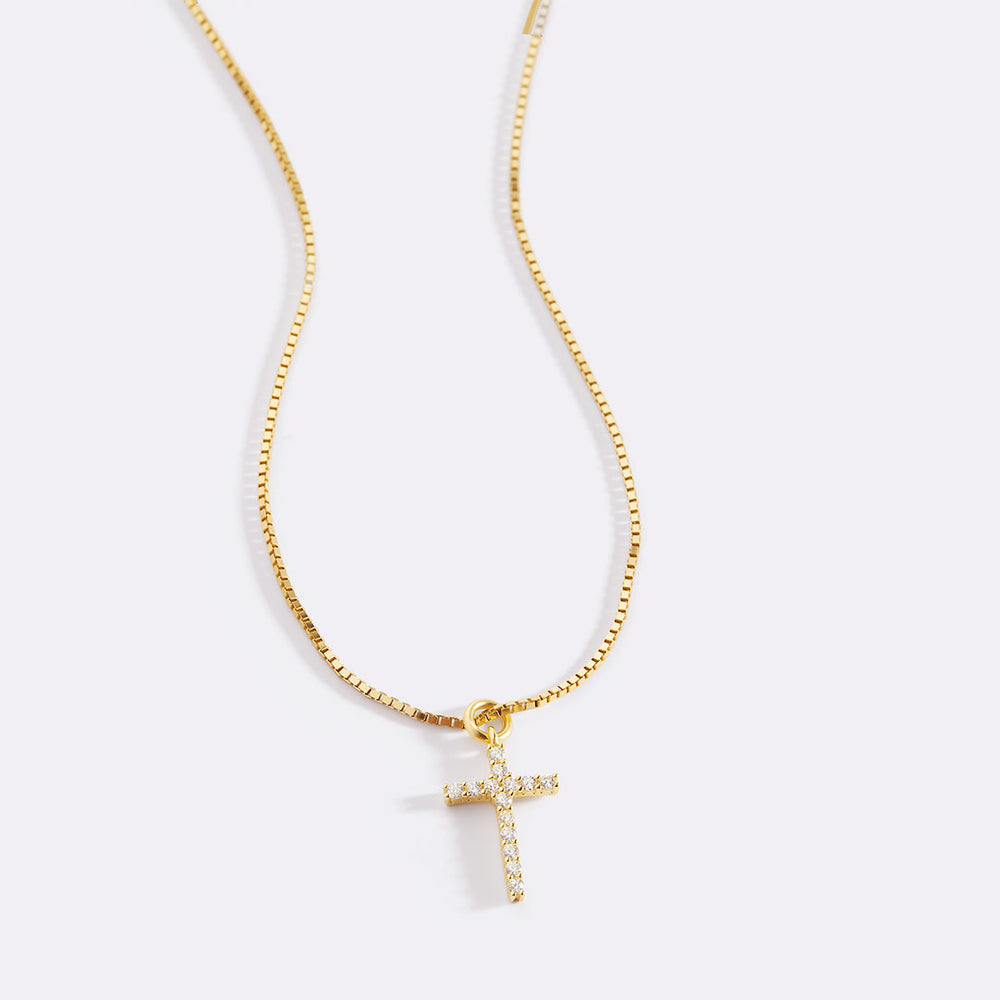 Cross Pendant Necklace Gold - Colar com Cruz Cravejada de Diamantes,