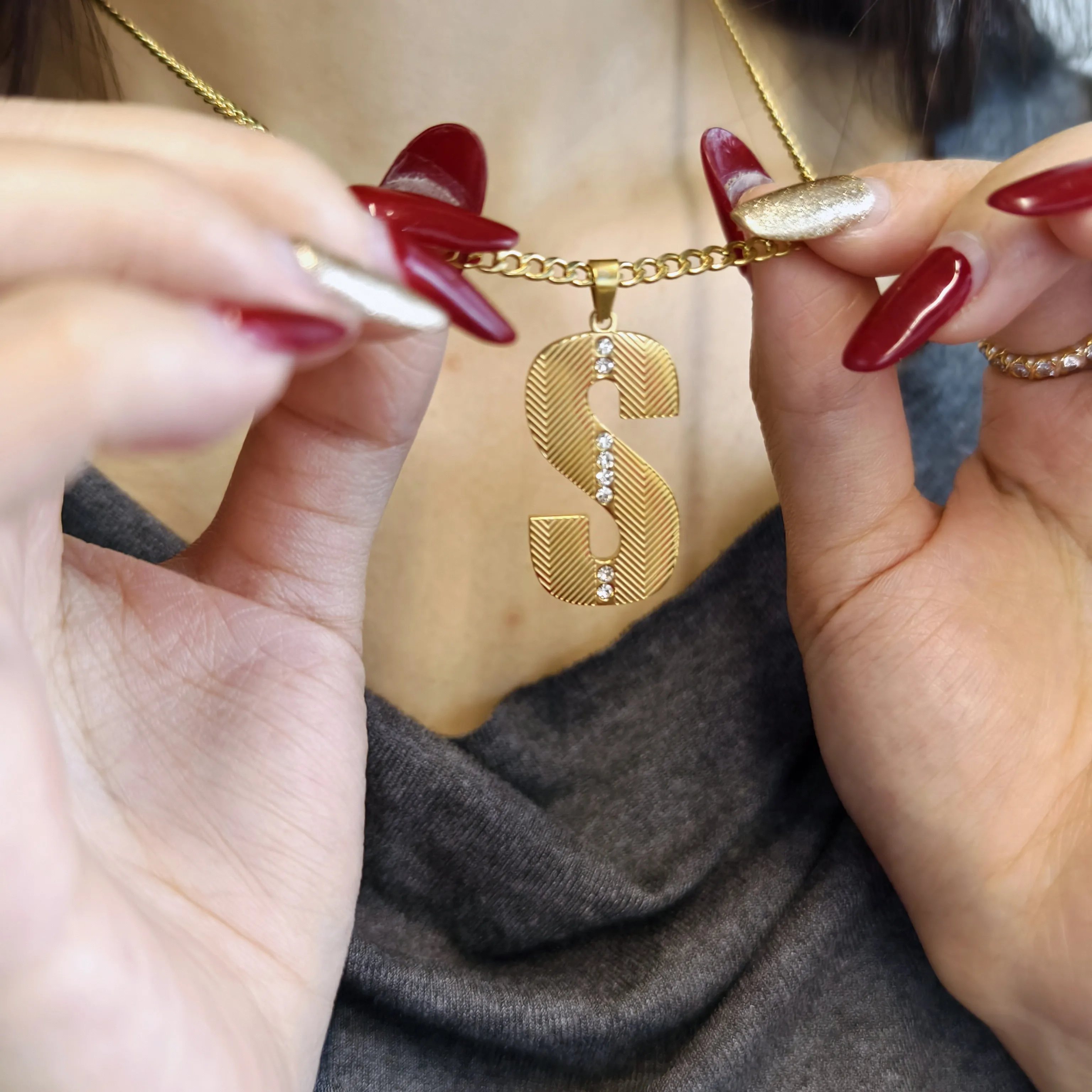 Colar Minimalista de Letras em - Initial Letter Necklace 18K Gold avaliação e preço
